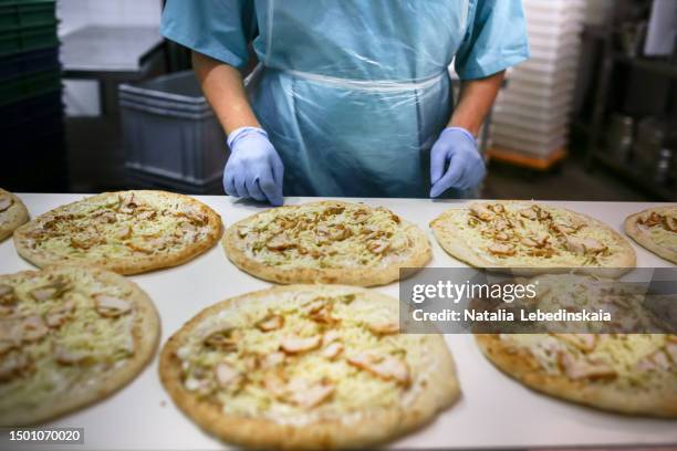 Pizza Process Factory Pizza Production Line Photos and Premium High Res Pictures - Getty Images