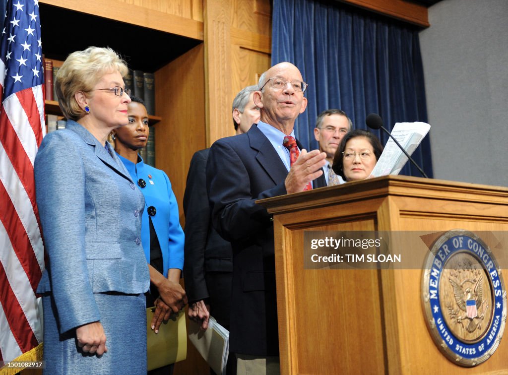 TOPSHOT-US-FINANCE-BANKING-CONGRESS