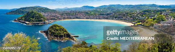 praia e horizonte de san sebastian playa de la concha em gipuzkoa, país basco espanha - san sebastián españa - fotografias e filmes do acervo