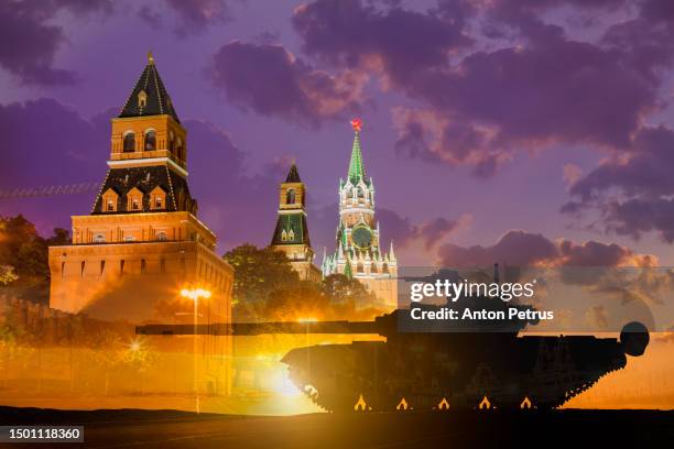 tank in front of the moscow kremlin - russia military stock pictures, royalty-free photos & images