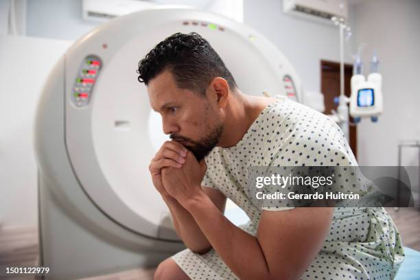 patient worried about his tomography exam - brain tumour stock pictures, royalty-free photos & images