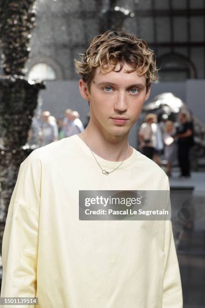 Troye Sivan attends the Loewe Menswear Spring/Summer 2024 show as part of Paris Fashion Week on June 24, 2023 in Paris, France.