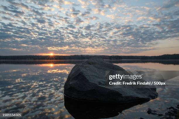 scenic view of lake against sky during sunset,sweden - sverige landskap stock pictures, royalty-free photos & images