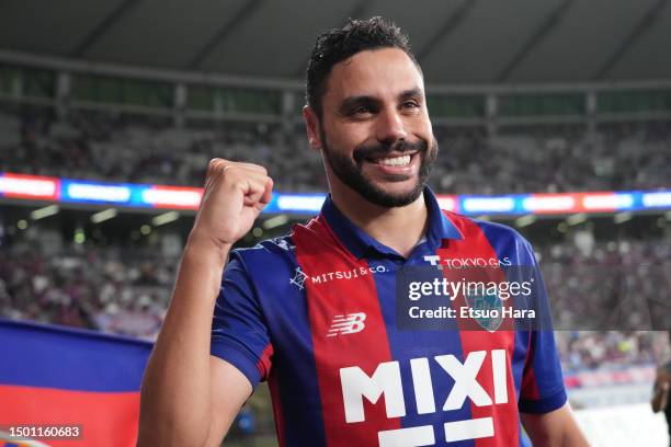 Diego Oliveira of FC Tokyo celebrates the victory after the J.LEAGUE Meiji Yasuda J1 18th Sec. Match between F.C.Tokyo and Nagoya Grampus at...