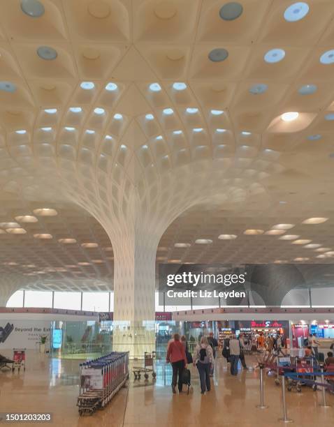 paassengers in t2, mumbai international airport, india - mumbai airport stock pictures, royalty-free photos & images