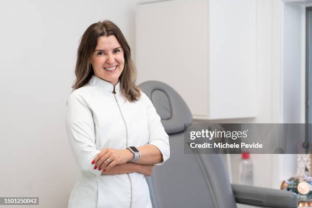 professional aesthetician in her own clinic looking at camera - kosmetolog bildbanksfoton och bilder