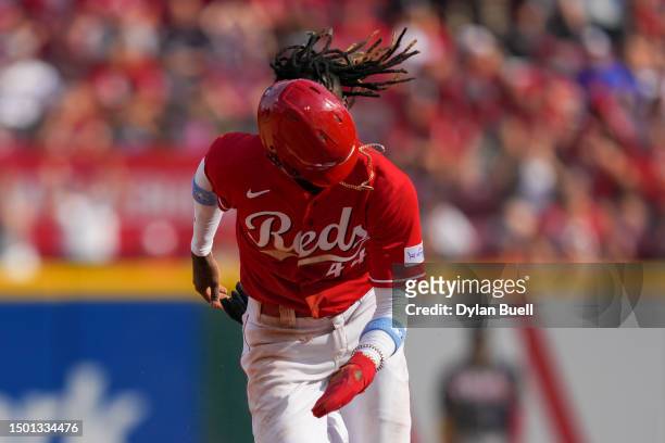 Elly De La Cruz of the Cincinnati Reds loses his helmet as he runs to third base in the fifth inning against the Atlanta Braves at Great American...