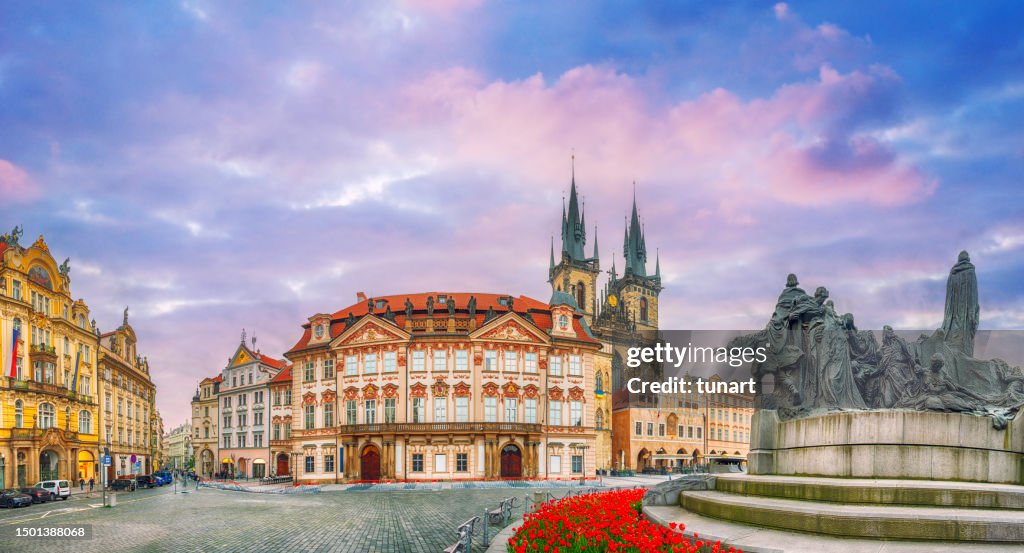 Panoramablick auf den Altstädter Ring in Prag