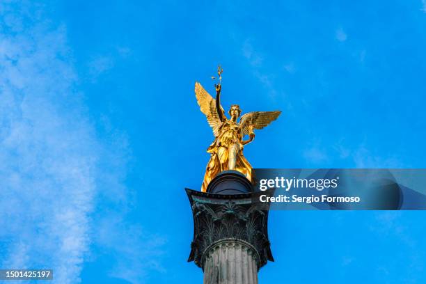 the angel of peace, munich, germany - the angels of peace photos et images de collection