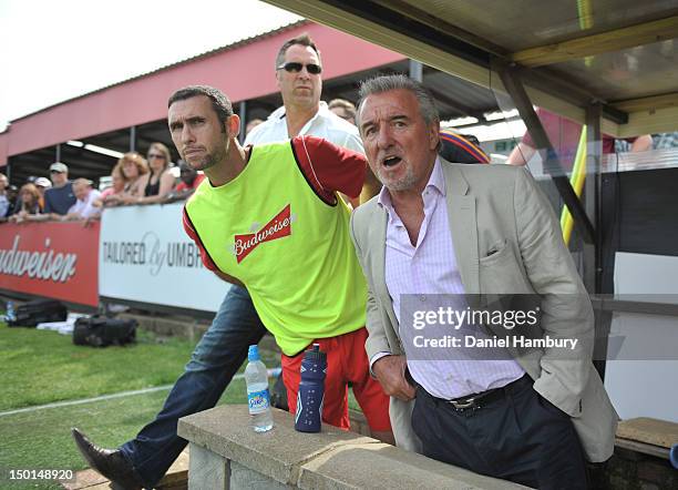 Martin Keown, David Seaman and Terry Venables, technical advisor of Wembley FC, look on during a Budweiser FA Cup Extra Preliminary Round at Vale...