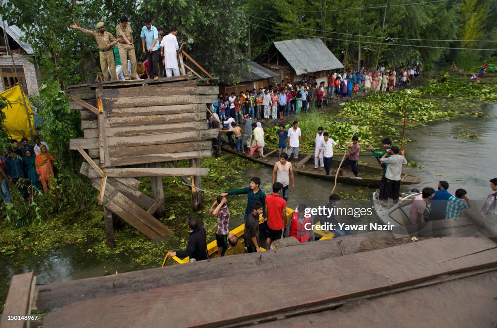 Many Injured As Makeshift Bridge Collapses In Kashmir