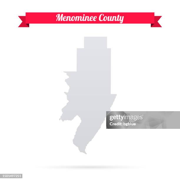 menominee county, michigan, vereinigte staaten von amerika karte auf weißem hintergrund mit rotem banner - menominee county michigan stock-grafiken, -clipart, -cartoons und -symbole
