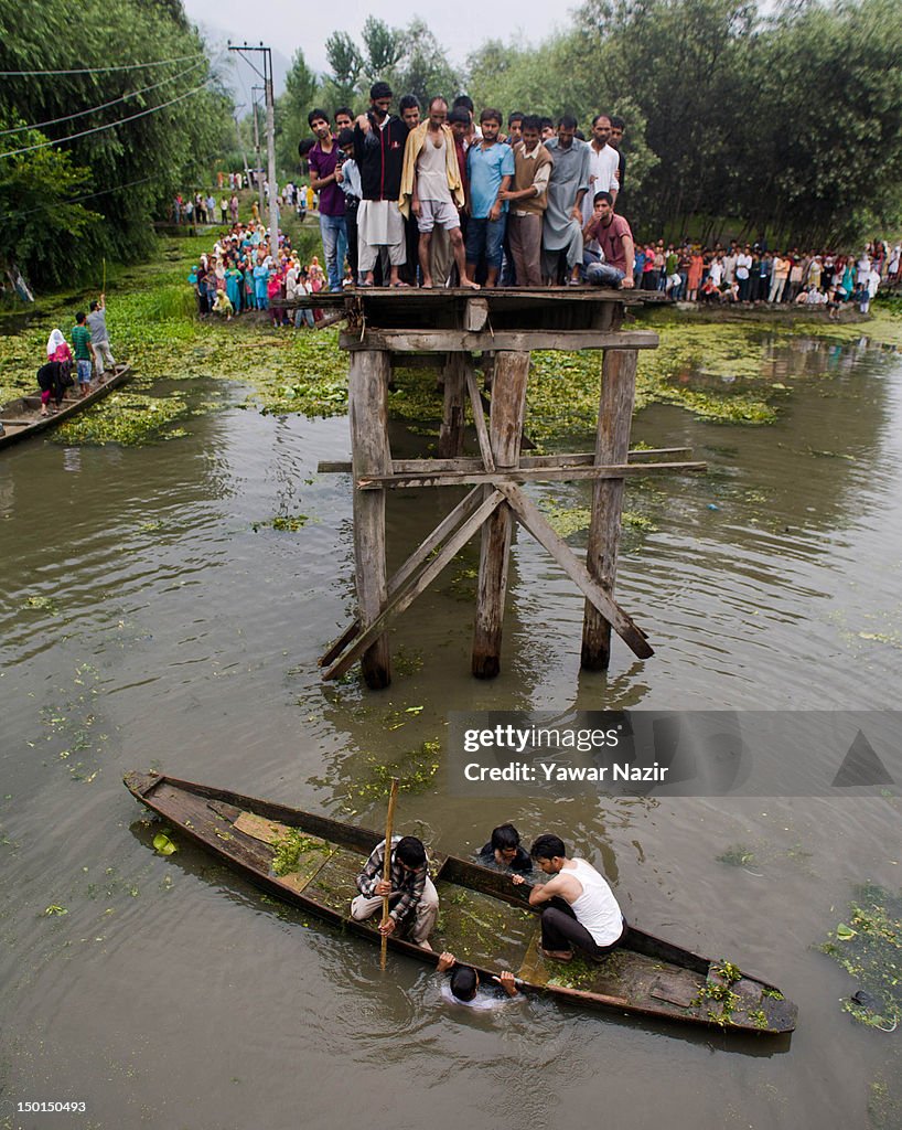 Many Injured As Makeshift Bridge Collapses In Kashmir