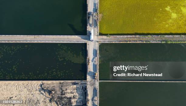 wastewater treatment - london pollution stock pictures, royalty-free photos & images