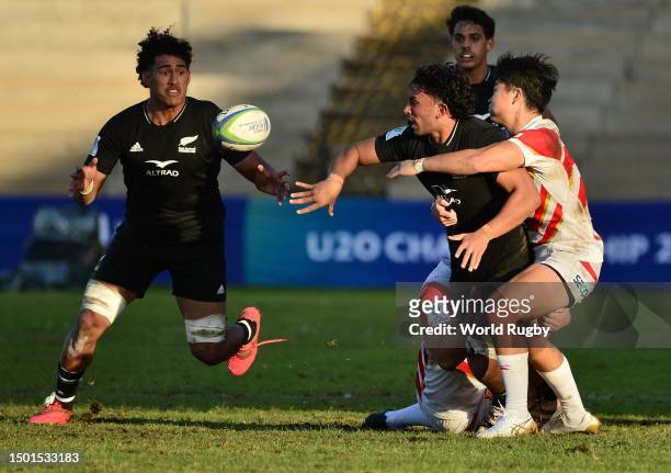 Sam Hainsworth-Fa'aofo of New Zealand offloads during the World Rugby U20 Championship 2023, group A match between New Zealand and Japan at Danie...