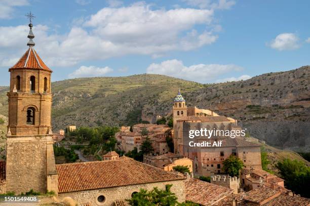 albarracín, teruel, aragon, spain - aragon photos et images de collection