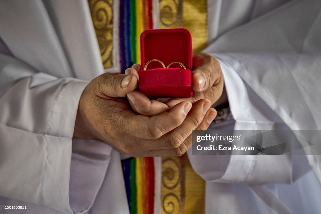 Same-sex Couples Hold Mass Wedding