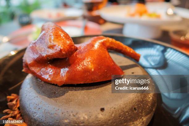 crispy pigeon - roast pigeon stock pictures, royalty-free photos & images