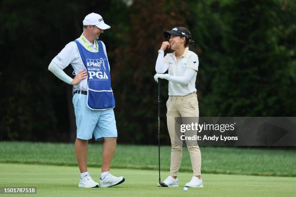 Fraser Riddle 2,427 Jenny Shin Photos & High Res Pictures - Getty Images