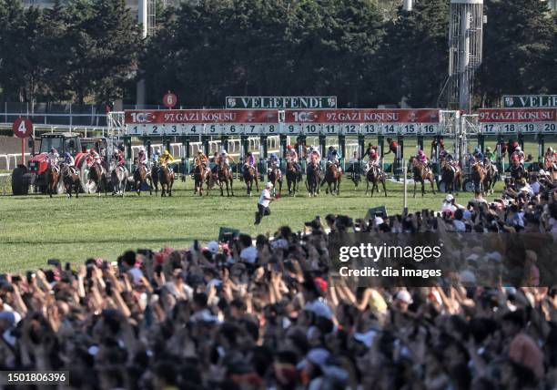 Efendi Racing Veliefendi Race Course Photos and Premium High Res Pictures - Getty Images