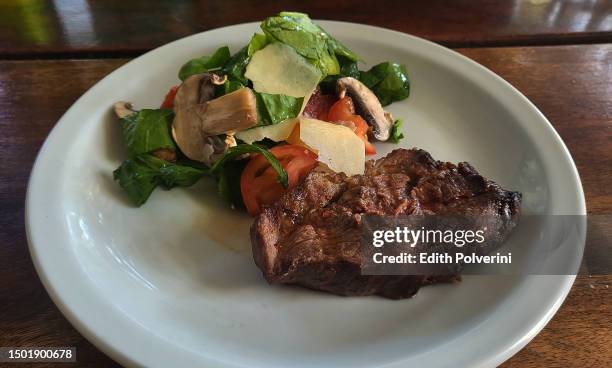 grilled beef - argentina steak fotografías e imágenes de stock