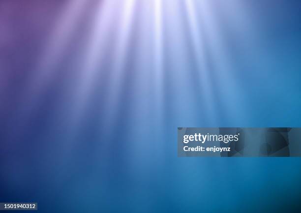 illustrazioni stock, clip art, cartoni animati e icone di tendenza di raggi splendenti di priorità bassa del vettore di luce - epifania