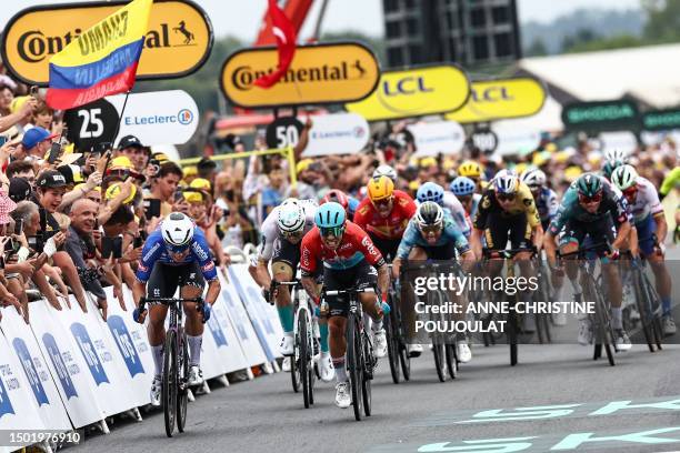 Alpecin-Deceuninck's Belgian rider Jasper Philipsen sprints to the finish line ahead of Bahrain - Victorious' German rider Phil Bauhaus , Lotto...