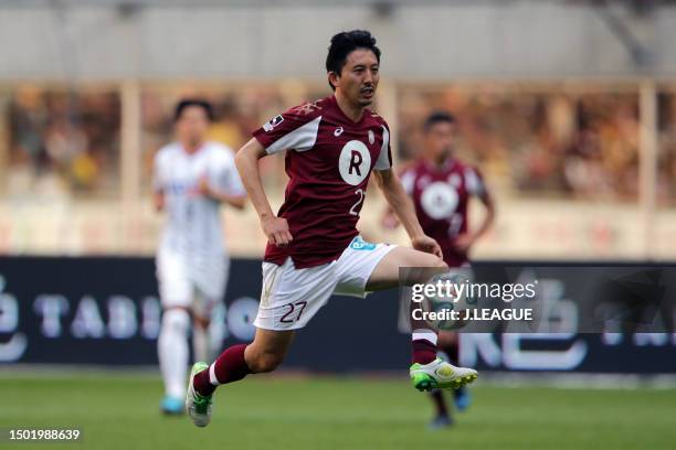 Hideo Hashimoto of Vissel Kobe in action during the J.League J1 match between Vissel Kobe and Sanfrecce Hiroshima at Noevir Stadium Kobe on May 3,...