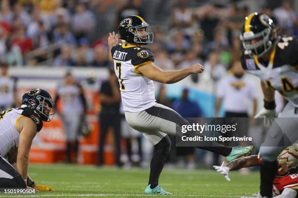 Pittsburgh Maulers kicker Chris Blewitt kicks a 36-yard field goal during the second quarter of the 2023 USFL Championship game between the...