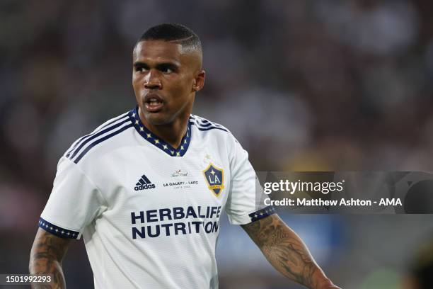 Douglas Costa of LA Galaxy during the MLS game between LA Galaxy and LAFC at Rose Bowl Stadium on July 4, 2023 in Pasadena, California.