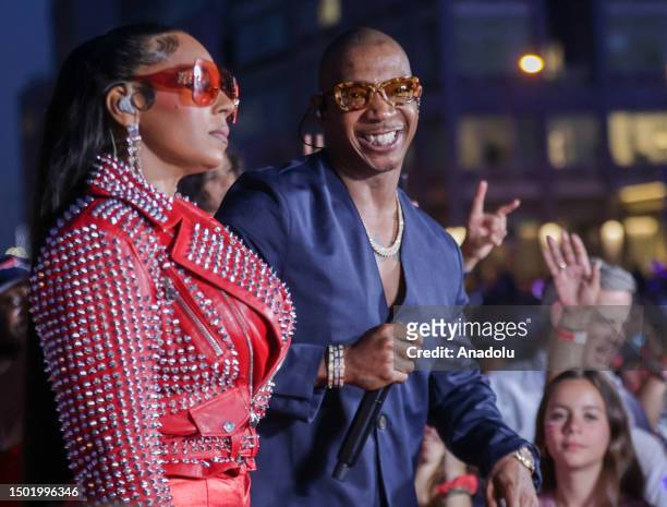 The Grammy winning Ashanti and rapper Ja Rule perform on the stage during the 47th annual Macyâs 4th of July Fireworks event airing on NBC in Long...