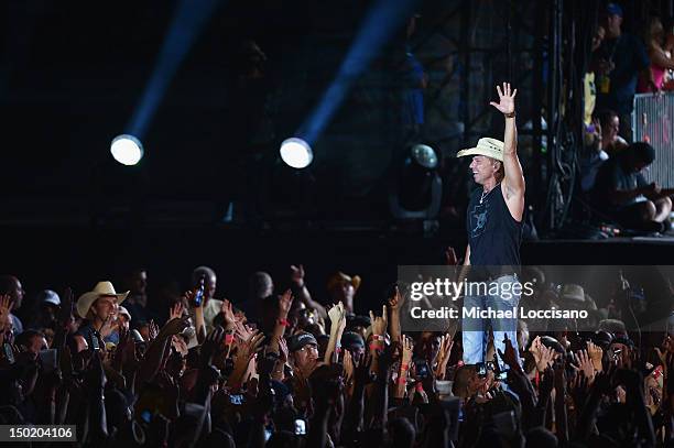 Chesney Rutherford 139 Brothers Of The Sun Tour Featuring Kenny Chesney And Tim Mcgraw ...