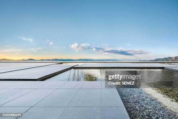 waterside of recreation lake, stepping stone - lagos skyline - fotografias e filmes do acervo