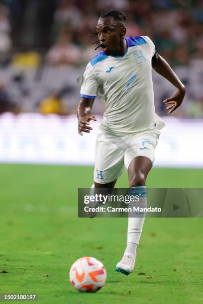 Alberth Elis of Honduras controls the ball ahead of Uriel Antuna of Mexico during the first half of the Concacaf Gold Cup match at NRG Stadium on...