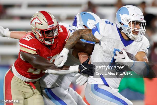 Cyrus Habibi-Likio of the New Orleans Breakers scores a touchdown against Rashad Smith of the Birmingham Stallions during the fourth quarter in the...
