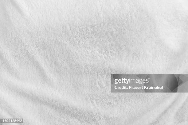 white beach towel - towel stockfoto's en -beelden