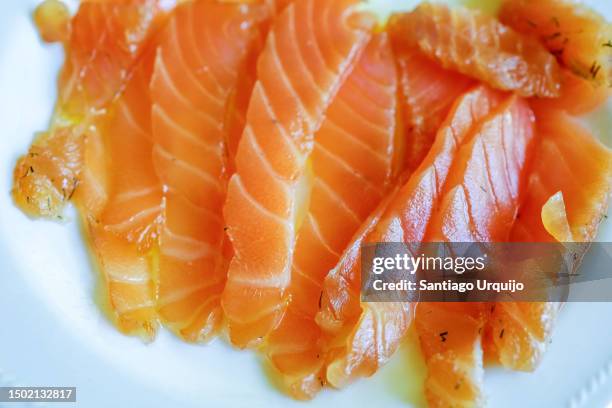 smoked salmon fillets on a plate - räucherlachs stock-fotos und bilder
