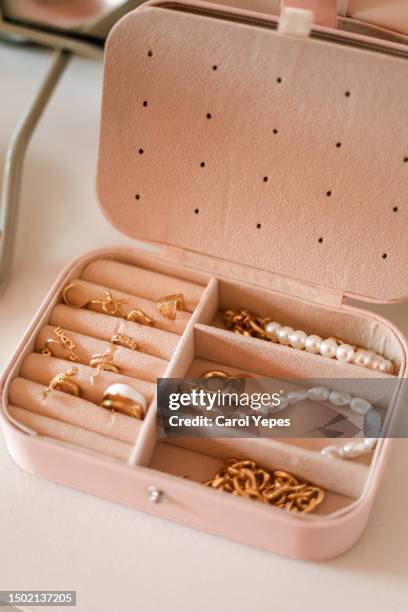 jewelry box - schmuckschatulle stock-fotos und bilder