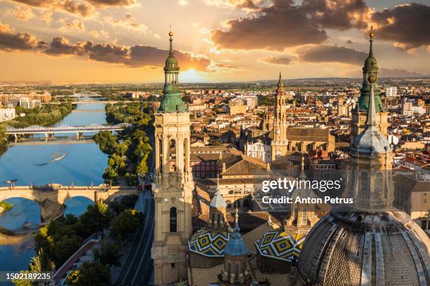 basilica of our lady in zaragoza at sunset, spain - zaragoza city - fotografias e filmes do acervo