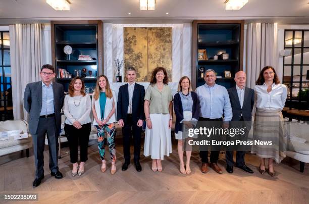 Foto de familia, el Socio senior de McKinsey & Company, Tomas Calleja; la directora de Talento de MAPFRE, Maria Narvaez; la directora de Desarrollo...