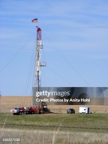 Canadian Workover Rig Workover Rig High-Res Stock Photo - Getty Images