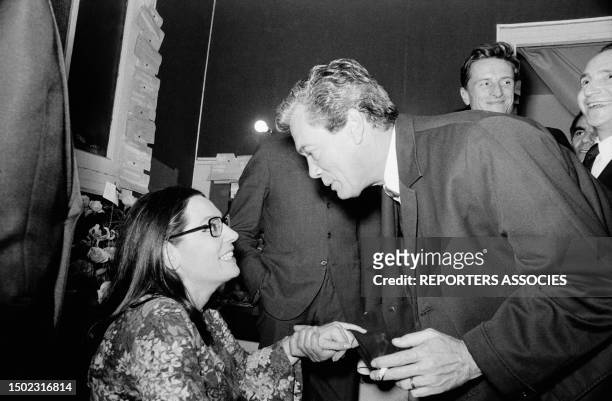 Singer Nana Mouskouri In Her Dressing Room With TV Presenter Roger Lanzac At Olympia Music Hall In Paris, October 25, 1967.