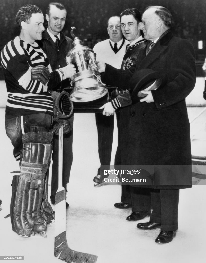 Charles Gardiner Wins Vezina Trophy