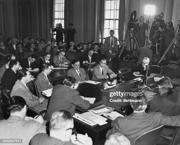 Band leader Artie Shaw testifies before the House Un-American Activities Committee in New York, May 4th 1953. At his right is attorney, Andrew...