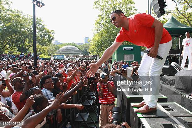 Christopher Rillamas Christopher Williams (Singer) Photos and Premium High Res Pictures ...