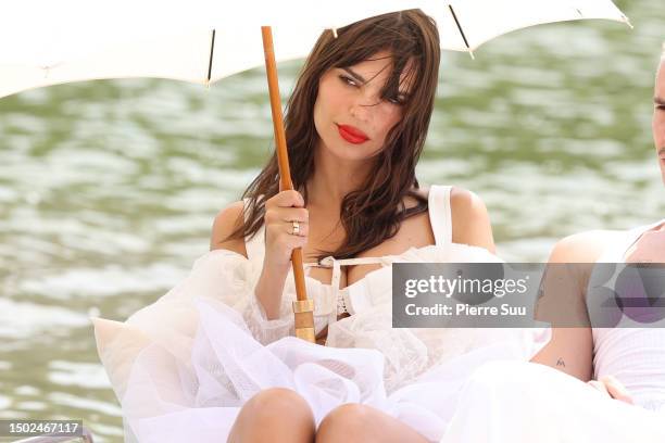 Emily Ratajkowski attends the "Le Chouchou" Jacquemus' Fashion Show at Chateau de Versailles on June 26, 2023 in Versailles, France.