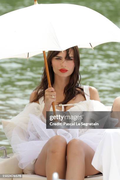 Emily Ratajkowski attends the "Le Chouchou" Jacquemus' Fashion Show at Chateau de Versailles on June 26, 2023 in Versailles, France.