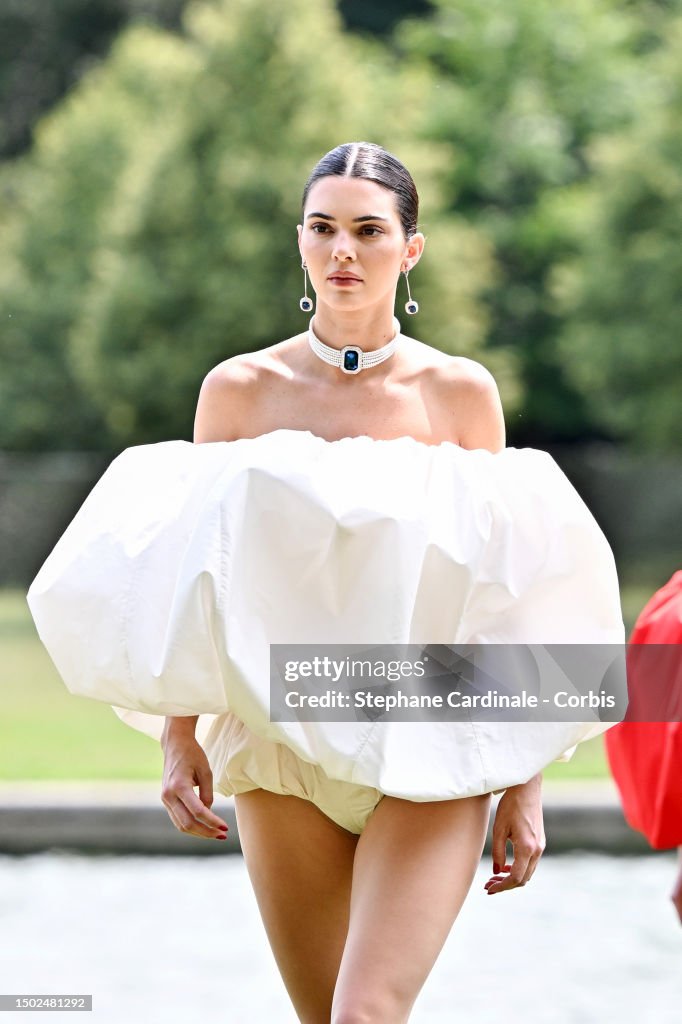 "Le Chouchou" Jacquemus' Fashion Show : Runway At Chateau De Versailles