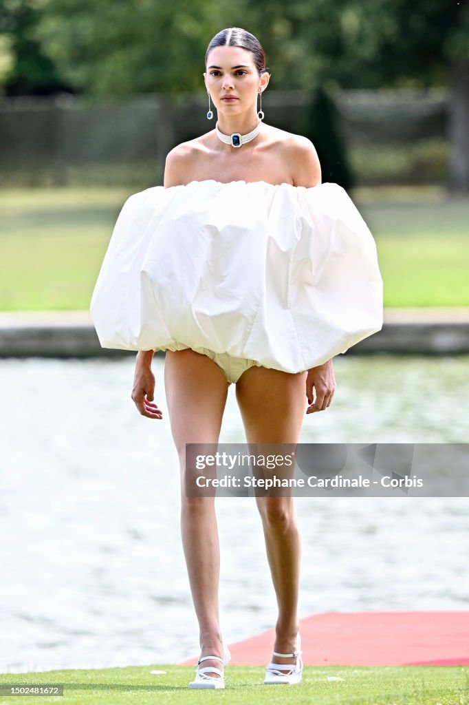 "Le Chouchou" Jacquemus' Fashion Show : Runway At Chateau De Versailles