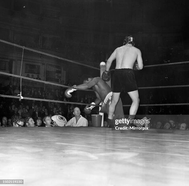 Ali Riseling Rist 15,378 Muhammad Ali Fight Stock Photos, High-Res Pictures, and Images ...